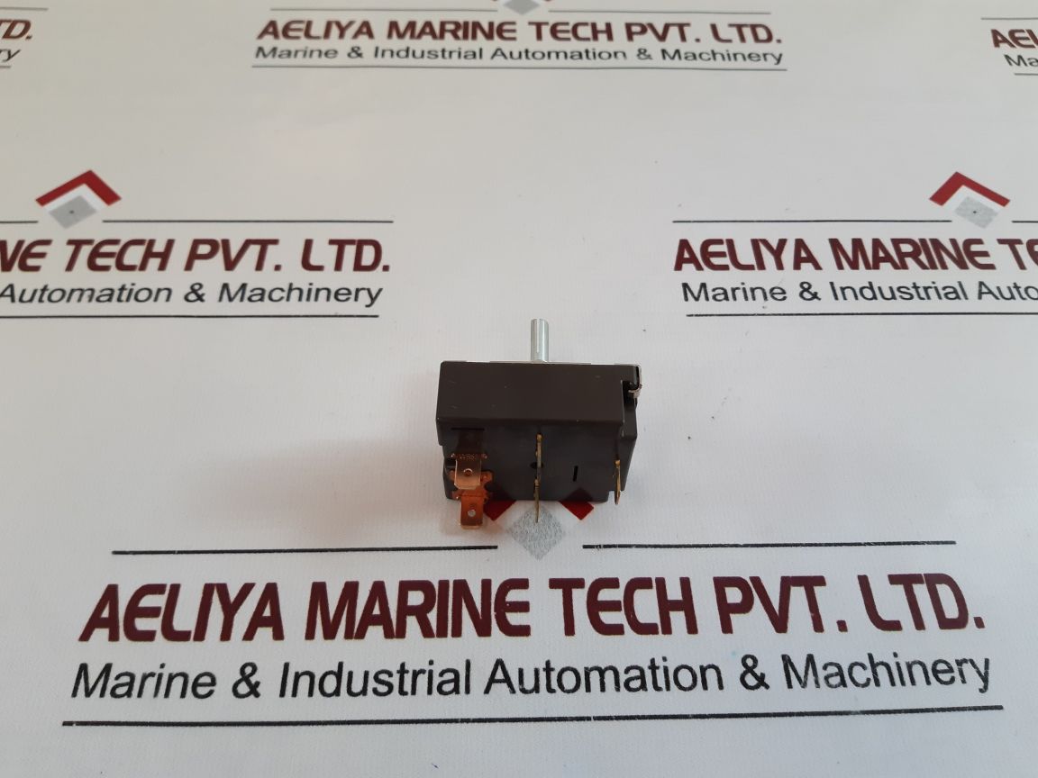 Solteam 355798-1 Switch