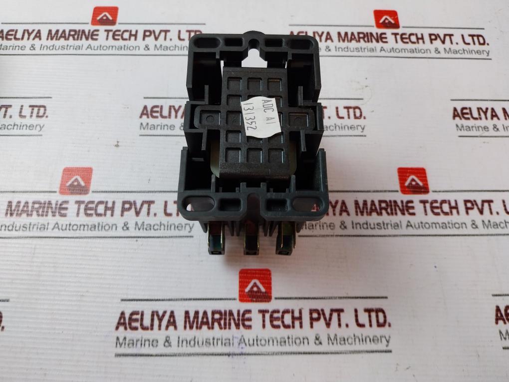 Square D 8910Dpa33V14Y124 Definite Purpose Contactor 3 Pole Open 40A