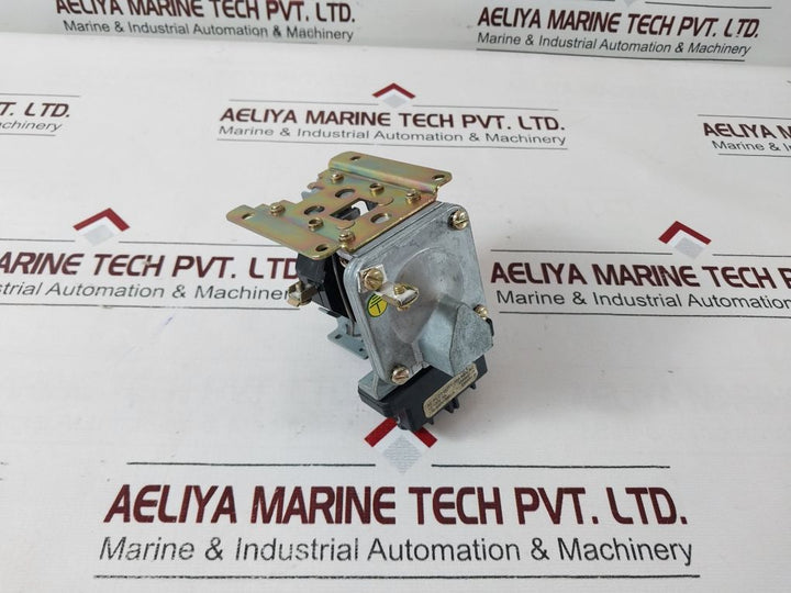 Square D 9050 Ao20E Pneumatic Timing Relay