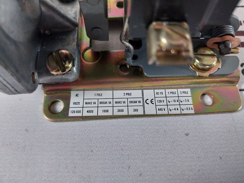 Square D 9050 Ao20E Pneumatic Timing Relay