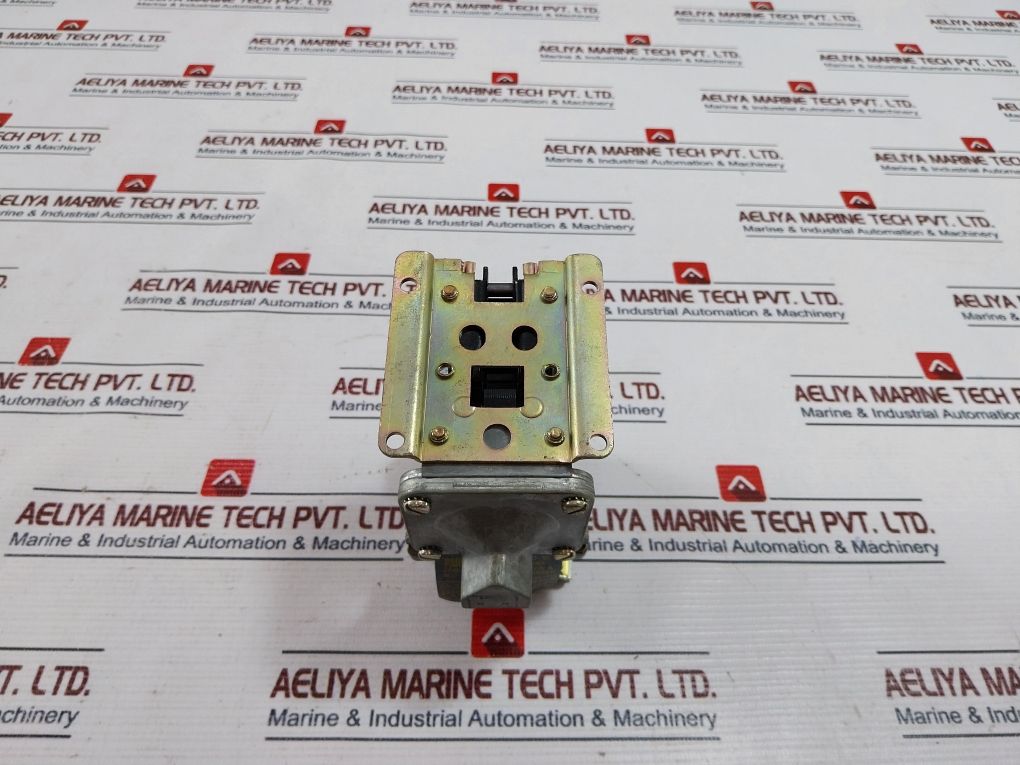 Square D A0-11E Ac Penumatic Timing Relay 600Vac 50/60Hz