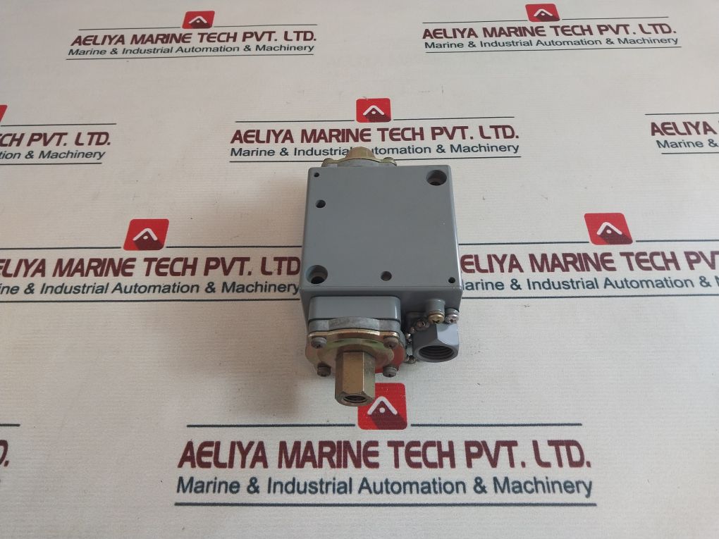 Square D Ggw-4 9831 Series C Pressure Switch