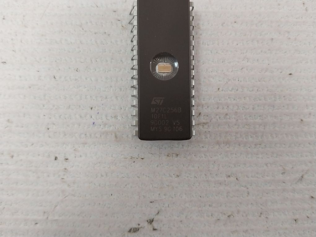 St Microelectronics M27C256B Integrated Circuits