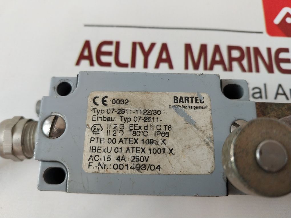 Stahl 8118/122 Terminal Box With 7-2911-1122/30 Plunger Limit Switch