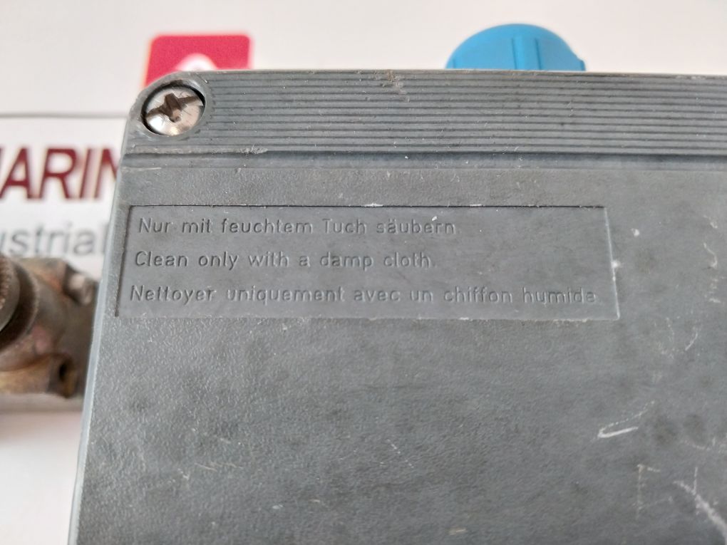 Stahl 8118/122 Terminal Box With 7-2911-1122/30 Plunger Limit Switch