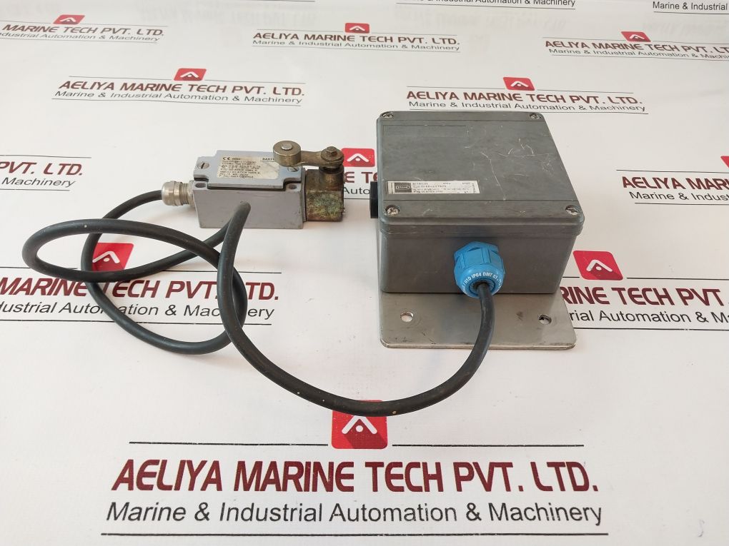 Stahl 8118/122 Terminal Box With 7-2911-1122/30 Plunger Limit Switch