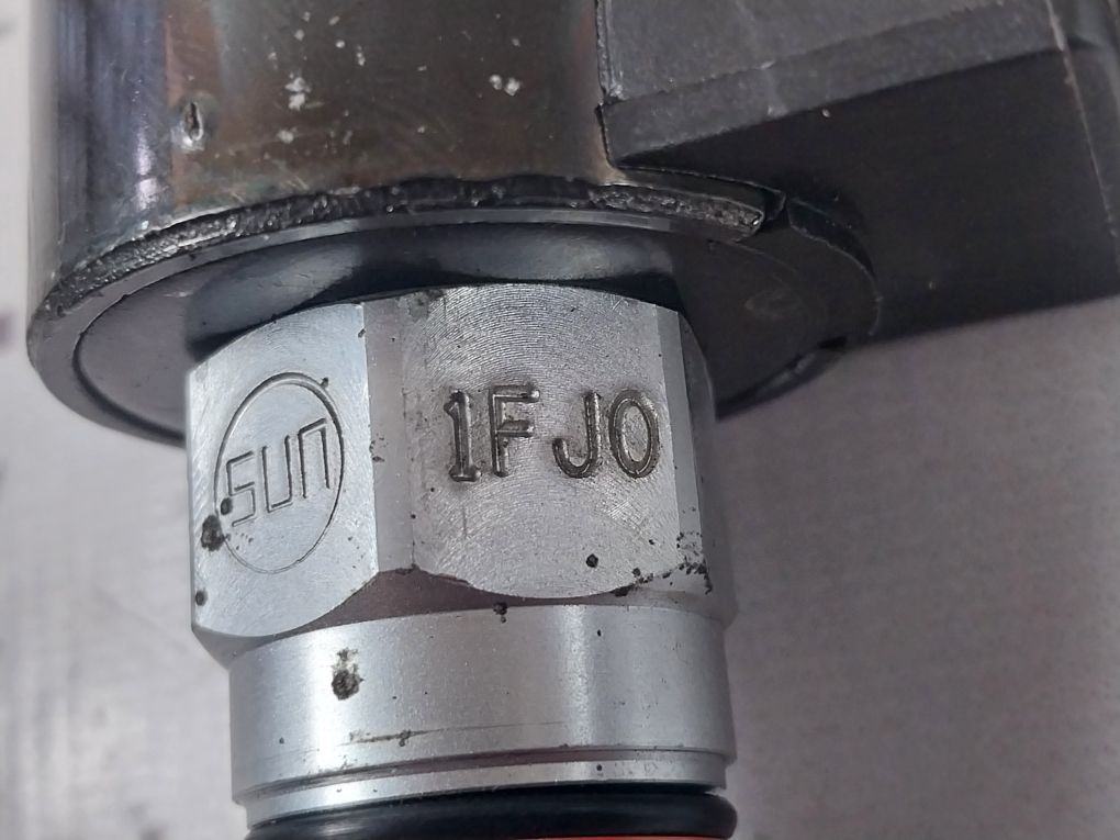 Sun Hydraulics Dtda Mcn Valve With 770-224 Coil 24 Vdc