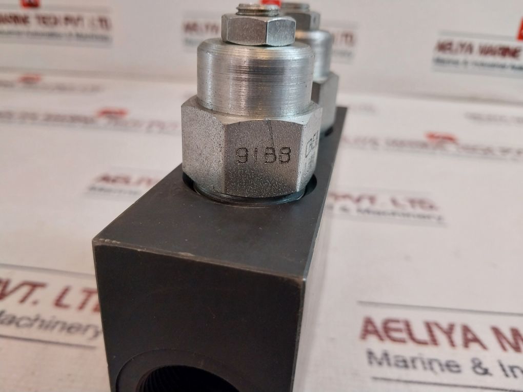 Sun Hydraulics Yhw/S Line Mount Manifold Cross Pilot Shuttle