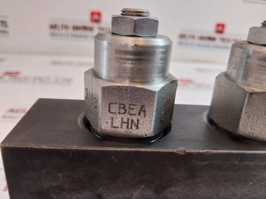 Sun Hydraulics Yhw/S Line Mount Manifold Cross Pilot Shuttle