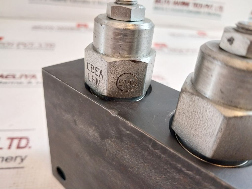 Sun Hydraulics Yhw/S Line Mount Manifold Cross Pilot Shuttle