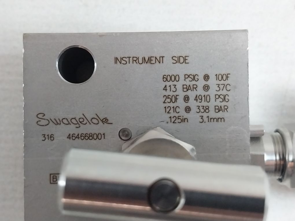 Swagelok Ss-v2Bf8 Valve Instrument Manifold