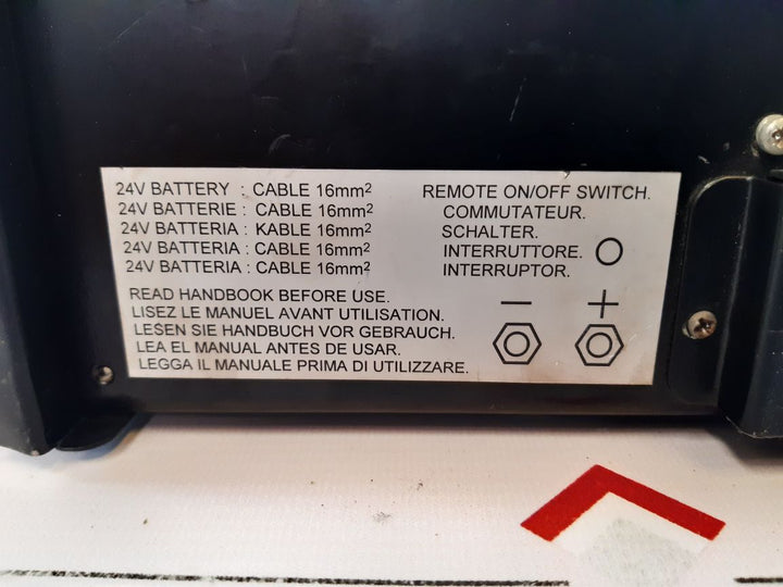 Switched Sm3215 Handy Mains Inverter 700 Watt
