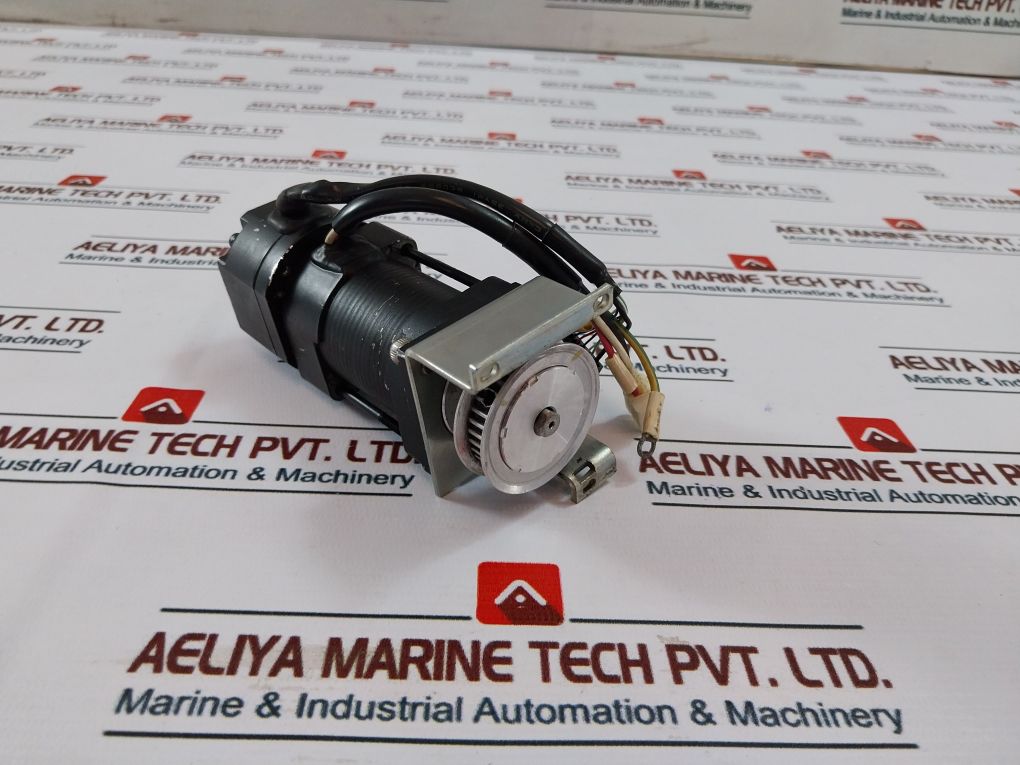 Tamagawa Seiki Ts 4503N4024E202 Ac Servo Motor 100W 200V
