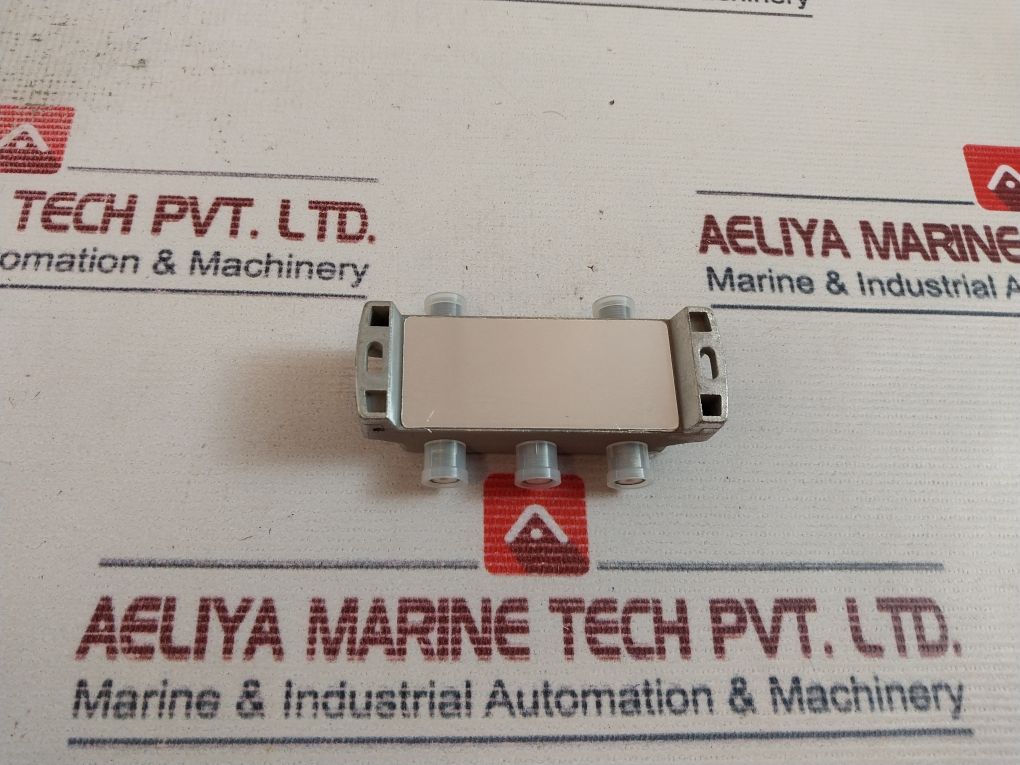 Techline 950-2050Mhz 4 Way Active Splitter