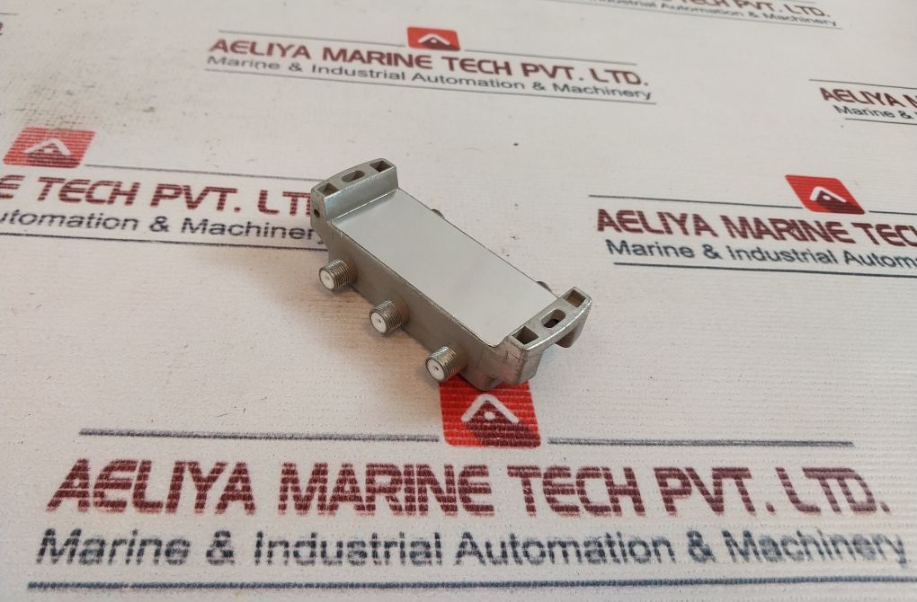 Techline 950-2050Mhz 4 Way Active Splitter