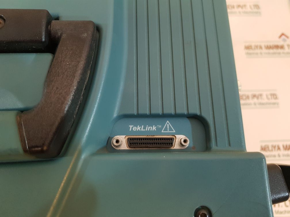 Tektronix dpo7054 digital phosphor oscilloscope with keyboard