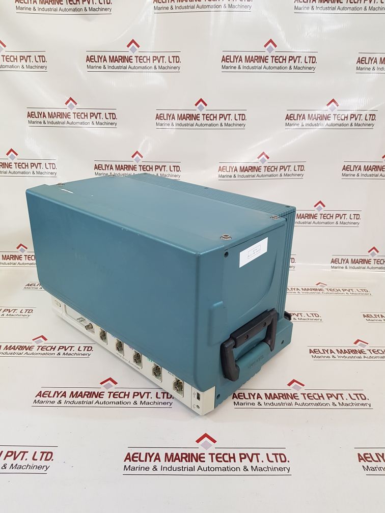 Tektronix dpo7054 digital phosphor oscilloscope with keyboard