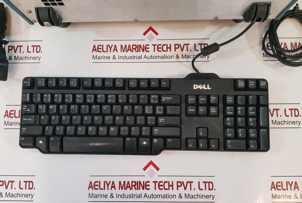 Tektronix dpo7054 digital phosphor oscilloscope with keyboard