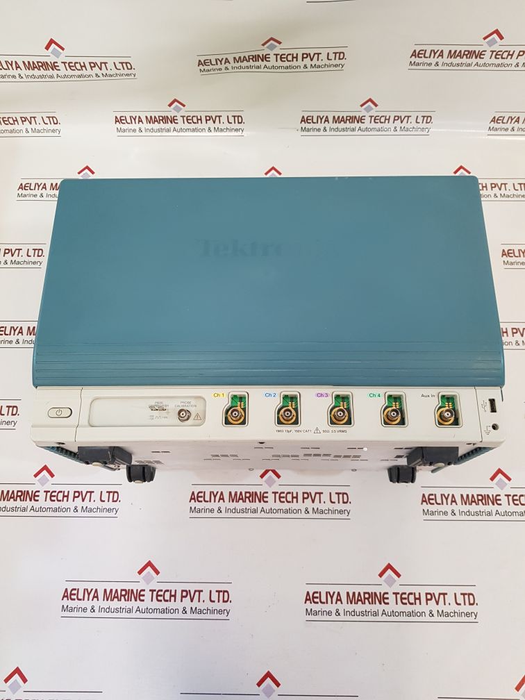 Tektronix dpo7054 digital phosphor oscilloscope with keyboard