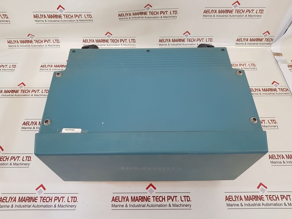 Tektronix dpo7054 digital phosphor oscilloscope with keyboard