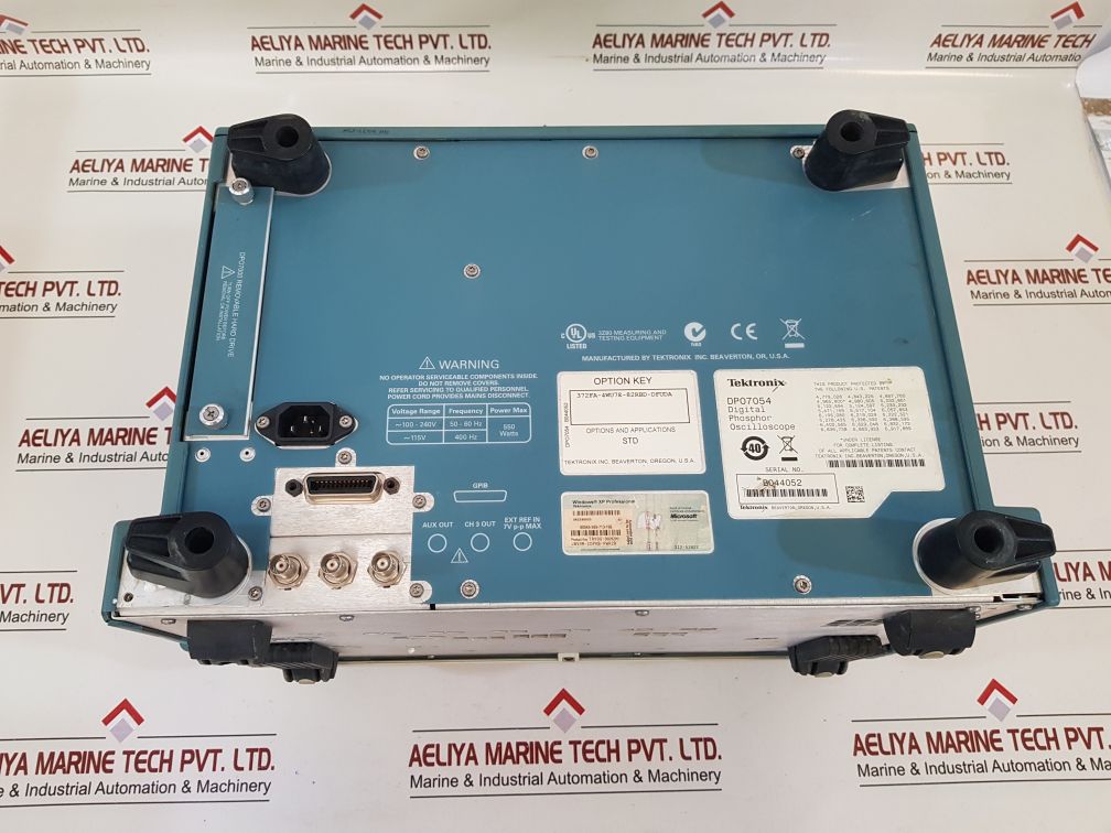Tektronix dpo7054 digital phosphor oscilloscope with keyboard