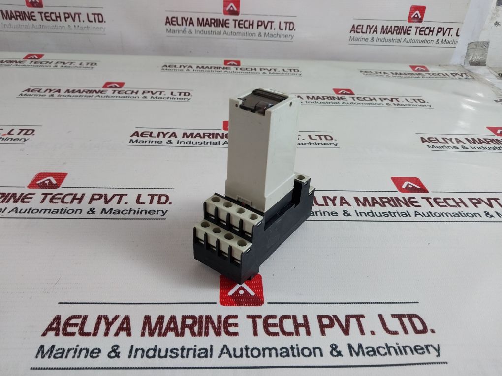 Telemecanique 366785-01-31 Timing Relay With Base 5A 250V