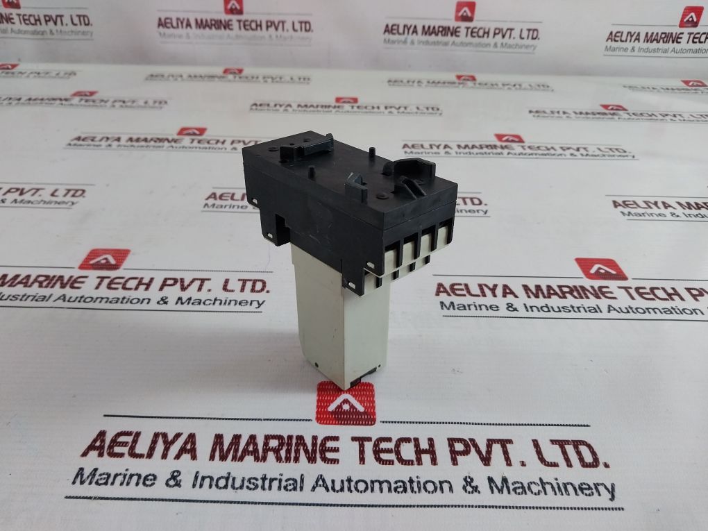 Telemecanique 366785-01-31 Timing Relay With Base 5A 250V