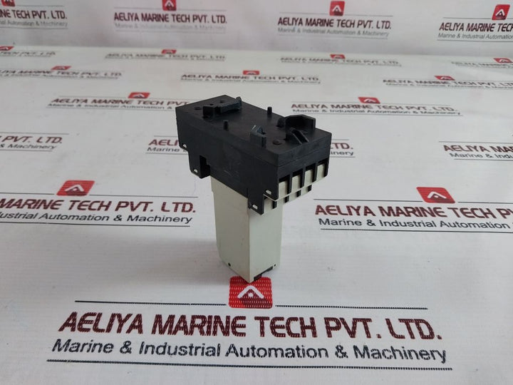 Telemecanique 366785-01-31 Timing Relay With Base 5A 250V