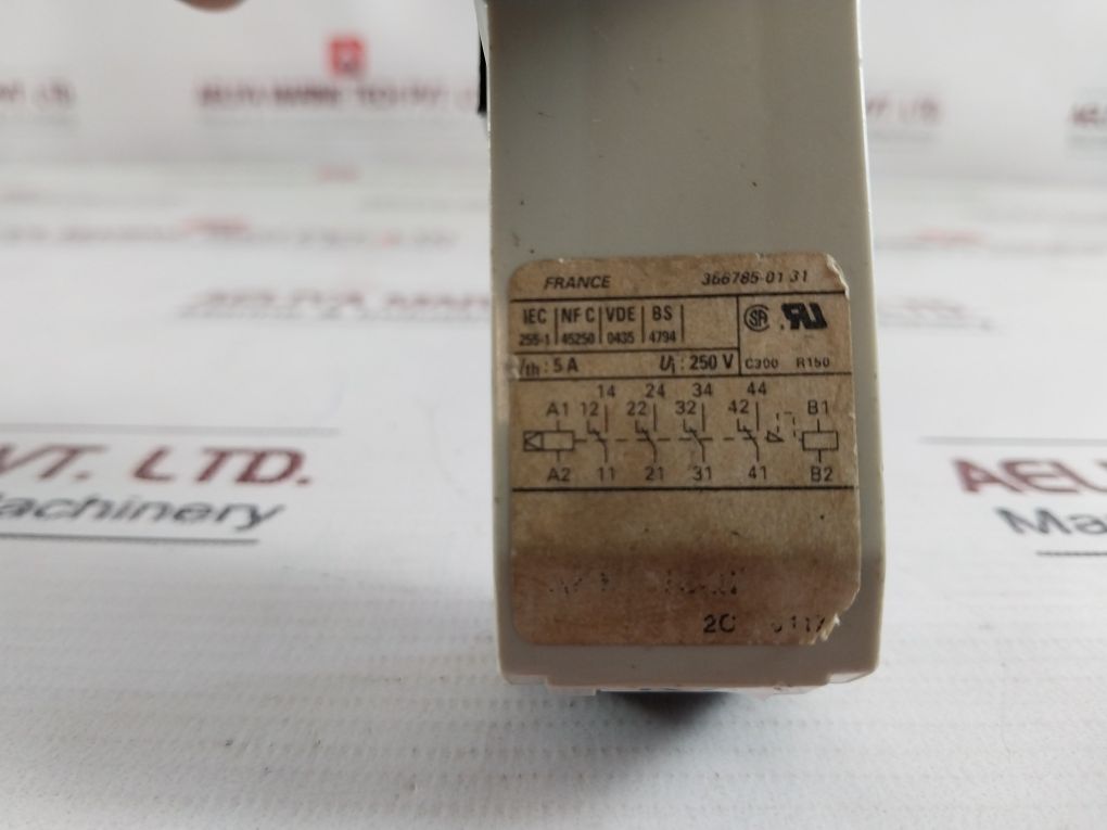 Telemecanique 366785-01-31 Timing Relay With Base 5A 250V