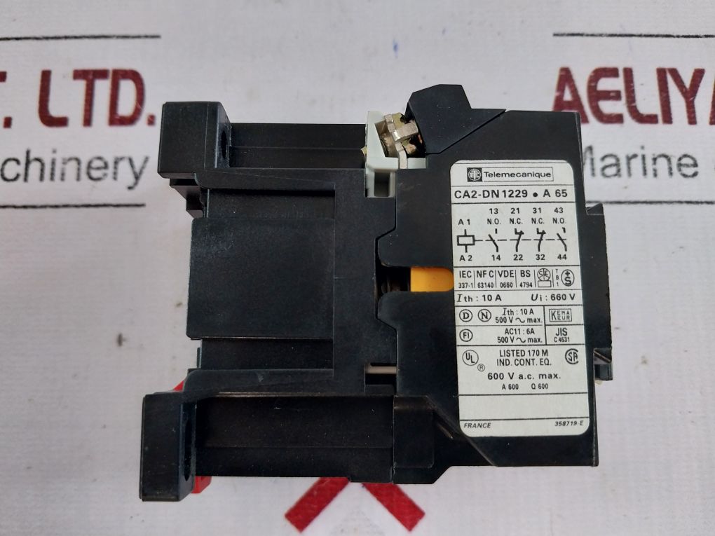 Telemecanique Ca2-dn1229.A65 Auxiliary Contactor Relay 110-120V 60Hz