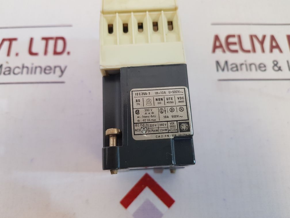 Telemecanique Ca2-fn 131 Relay