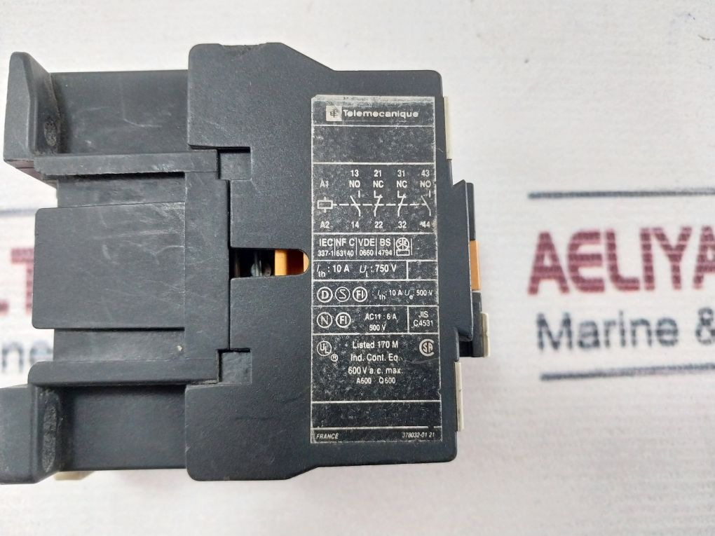 Telemecanique Ca2 Dn22 Control Relay