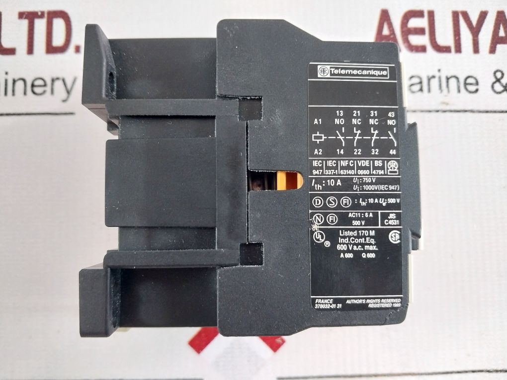 Telemecanique Ca2Dn22M7 Control Relay 220 V 50/60 Hz