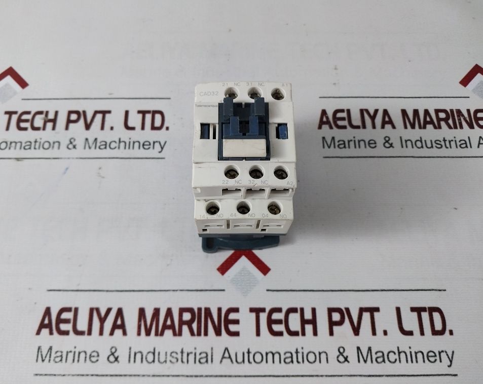 Telemecanique Cad32 120V