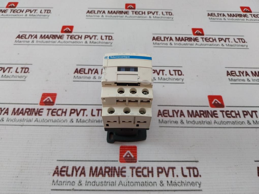 Telemecanique Cad32 3 Pole Control Relay 690V 10A 50/60Hz