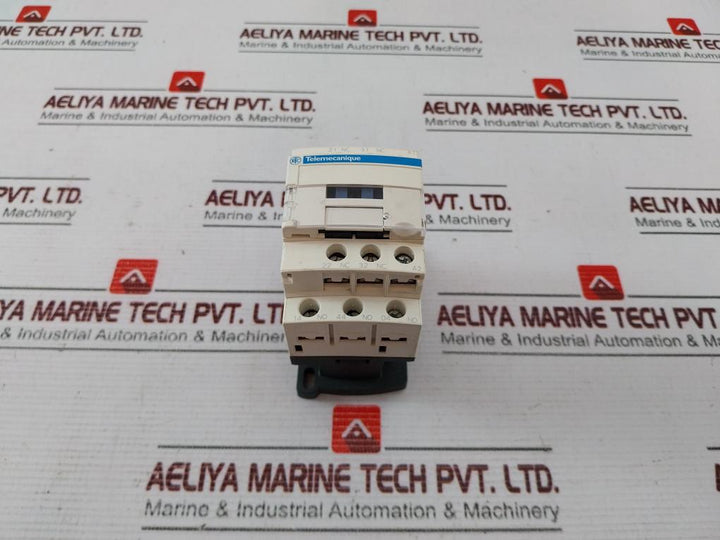 Telemecanique Cad32 3 Pole Control Relay 690V 10A 50/60Hz