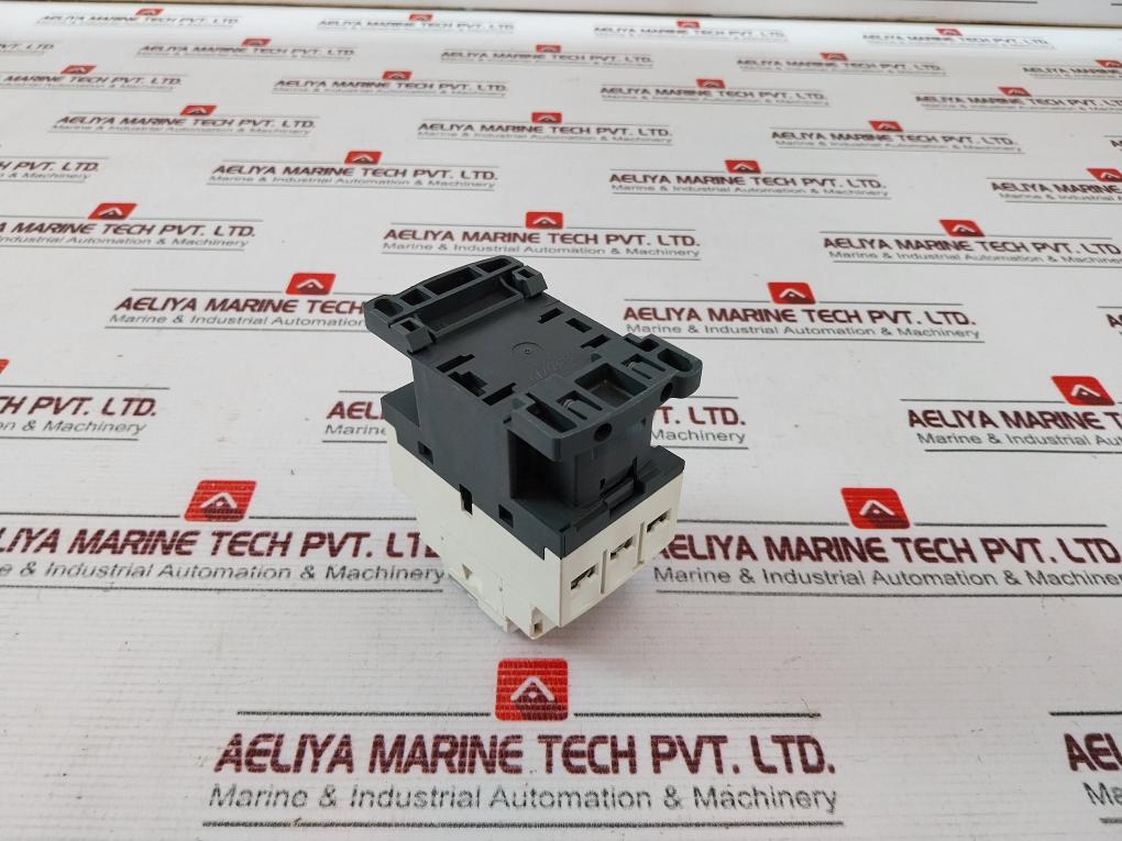 Telemecanique Cad32 3 Pole Control Relay 690V 10A 50/60Hz