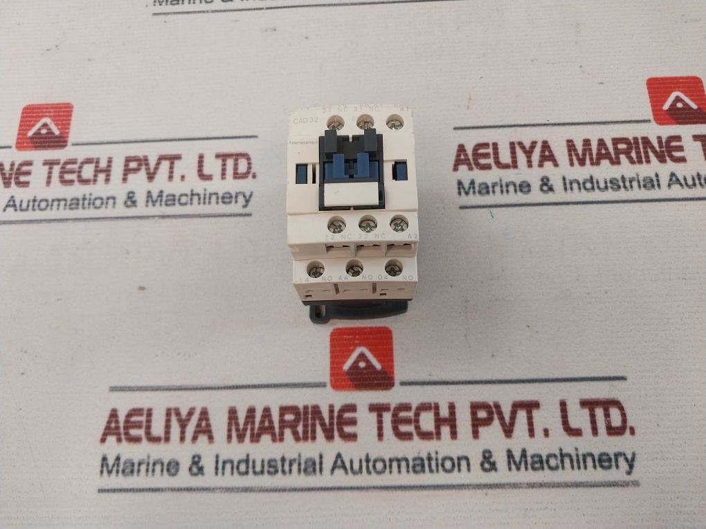 Telemecanique Cad 32 Control Relay 600V 