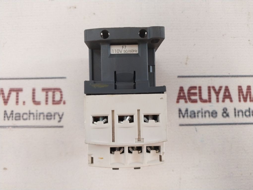 Telemecanique Cad 32 Control Relay 600V 