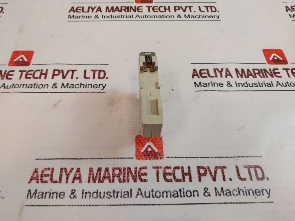 Telemecanique Re1-la004 Timer Delay Relay 0.7A 240V Ac/Dc