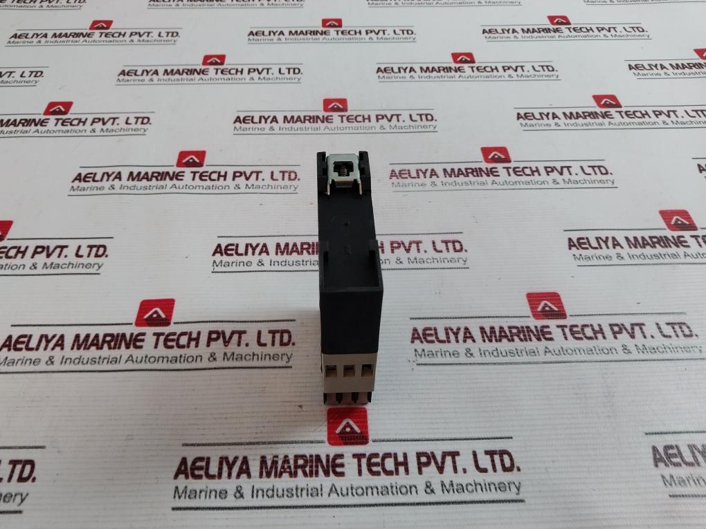 Telemecanique Re4 Rl13Bu Time Delay Relay 0,05S -300H, 110-240V 4A 50/60 Hz