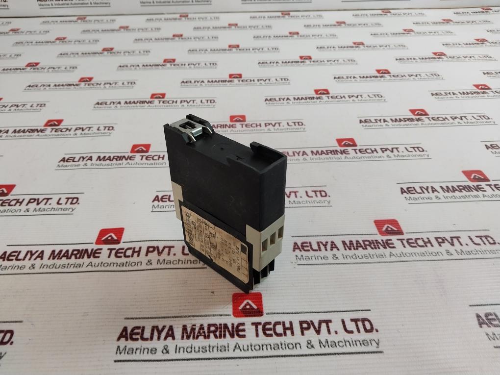 Telemecanique Re4 Rl13Bu Time Delay Relay 0,05S -300H, 110-240V 4A 50/60 Hz