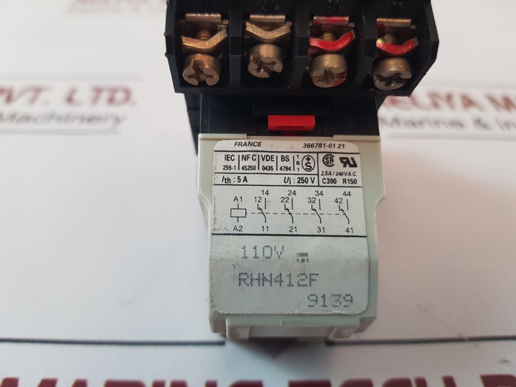 Telemecanique Rhn412F Relay 2.5A240Vac With Relay Base
