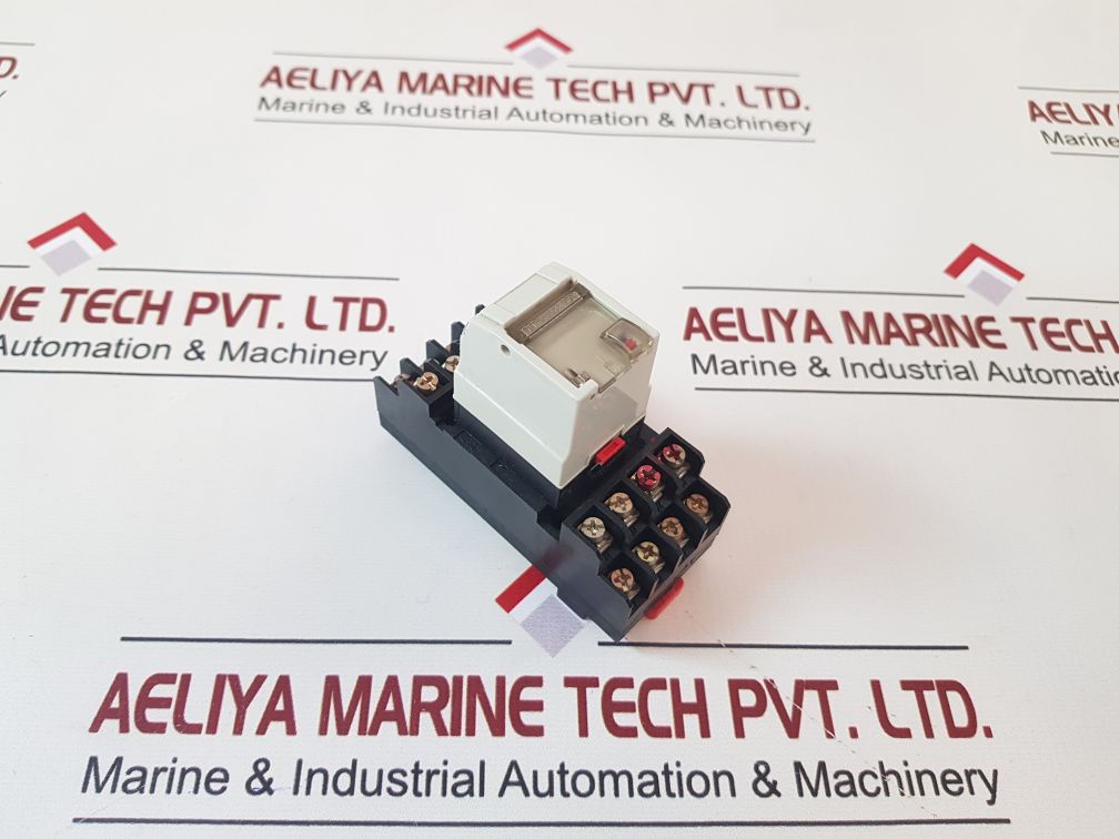 Telemecanique Rhn412F Relay 2.5A240Vac With Relay Base
