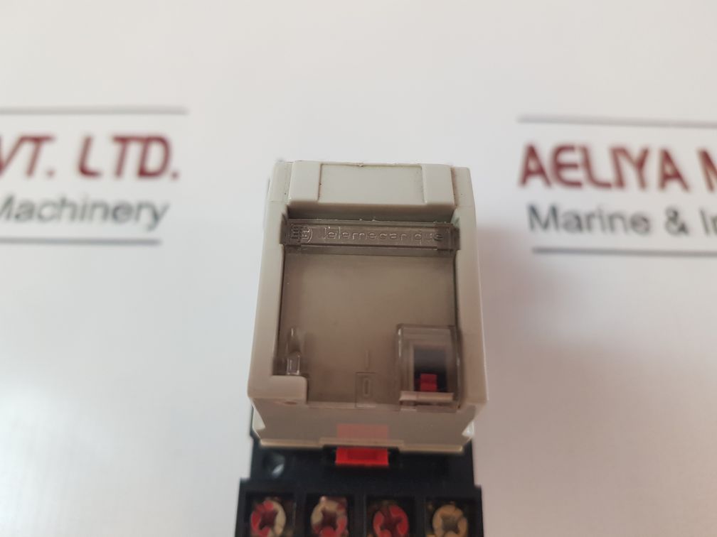 Telemecanique Rhn412F Relay With 2R8718 Relay Base
