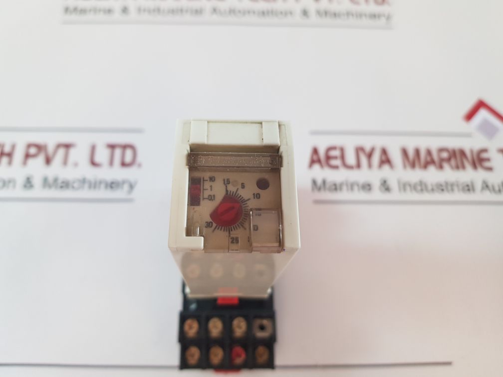Telemecanique Rht 41 Relay With Base
