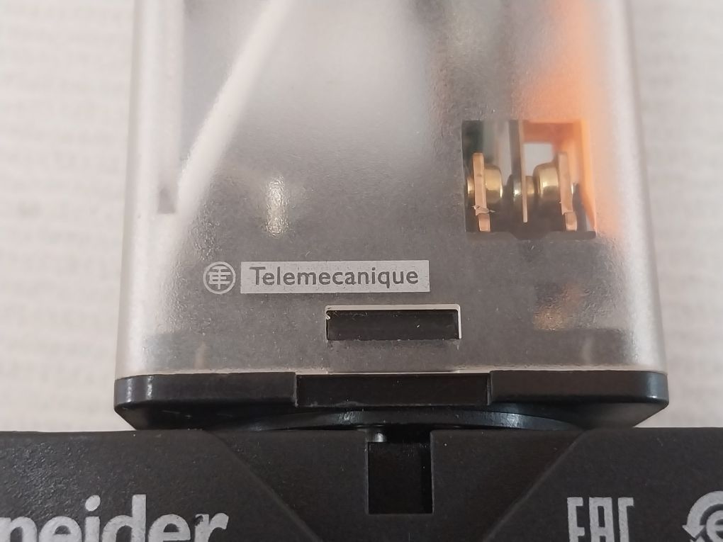 Telemecanique Rumc31P7 Universal Relay With Base 10A/250 Vac 50/60 Hz