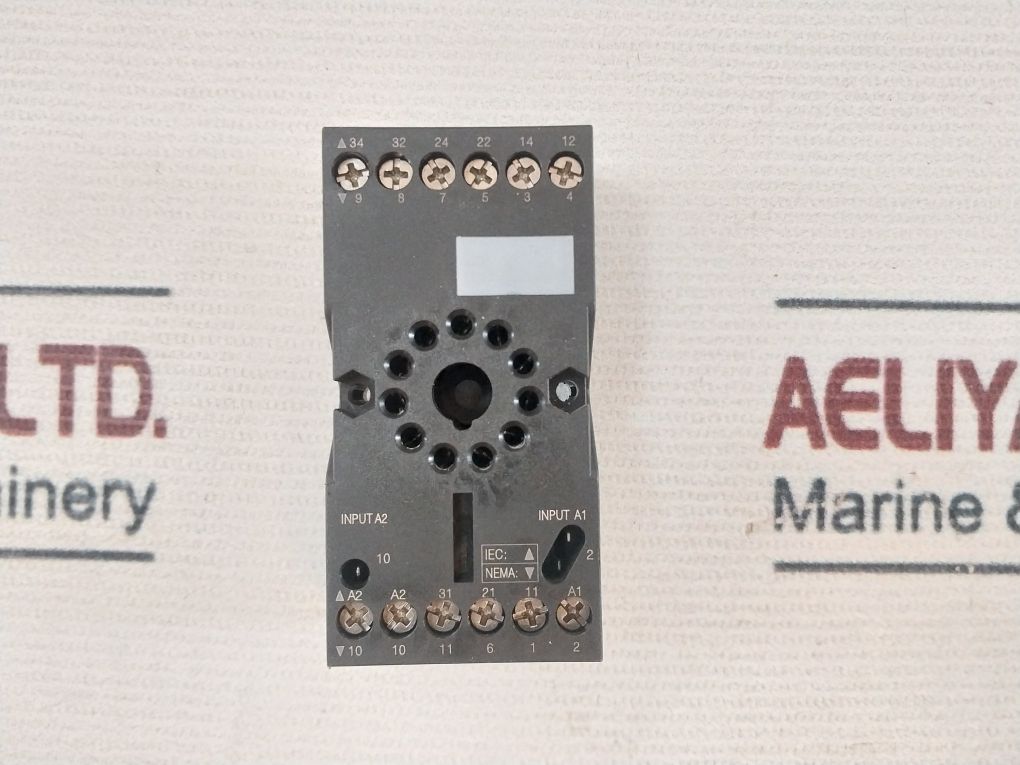 Telemecanique Rumc31P7 Universal Relay With Base 10A/250 Vac 50/60 Hz