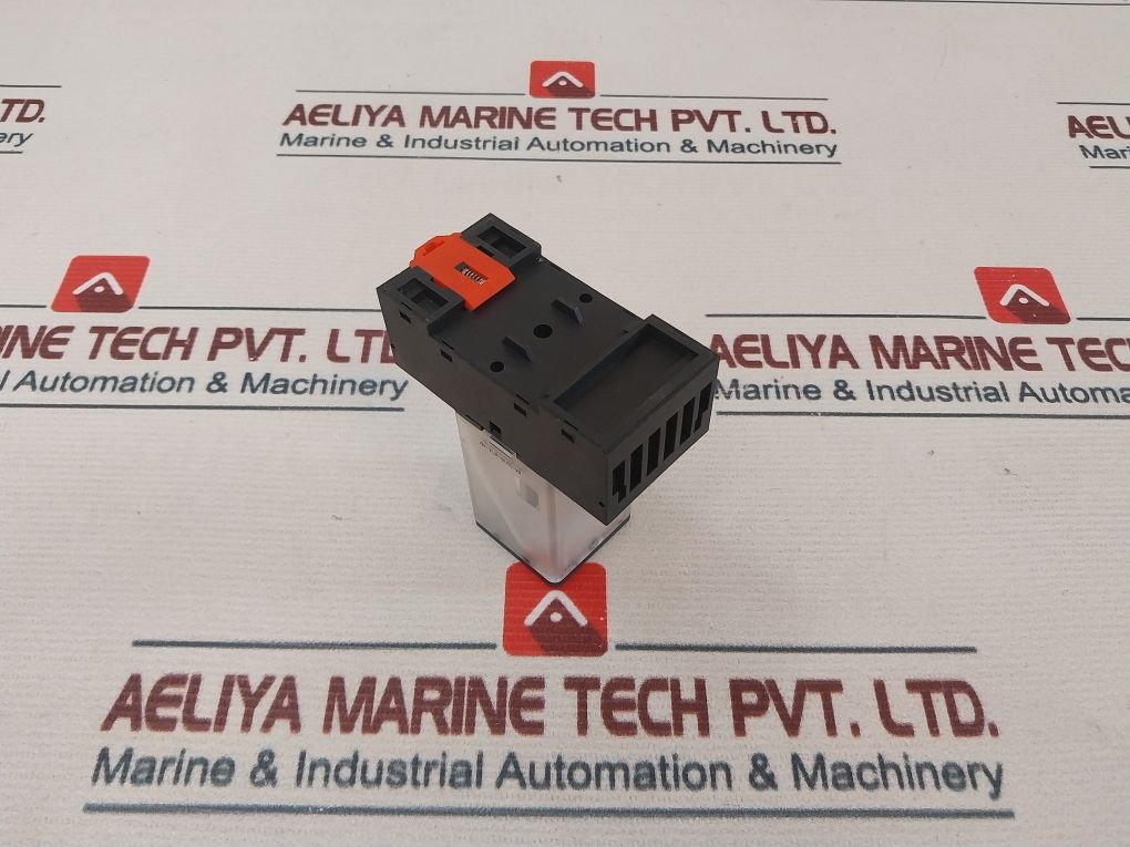 Telemecanique Rumc31P7 Universal Relay With Base 10A/250 Vac 50/60 Hz