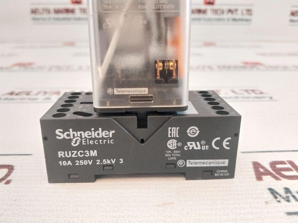 Telemecanique Rumc31P7 Universal Relay With Base 10A/250 Vac 50/60 Hz